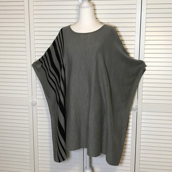 NWT NY&C Gray Black Striped Scoop Neck Poncho Sweater One Size - Picture 1 of 7